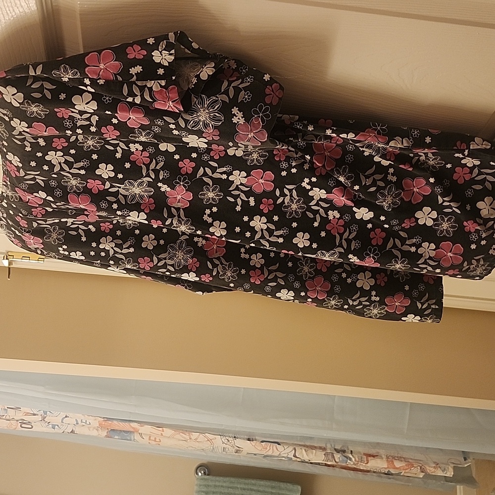 Scrub top - Picture 2 of 2